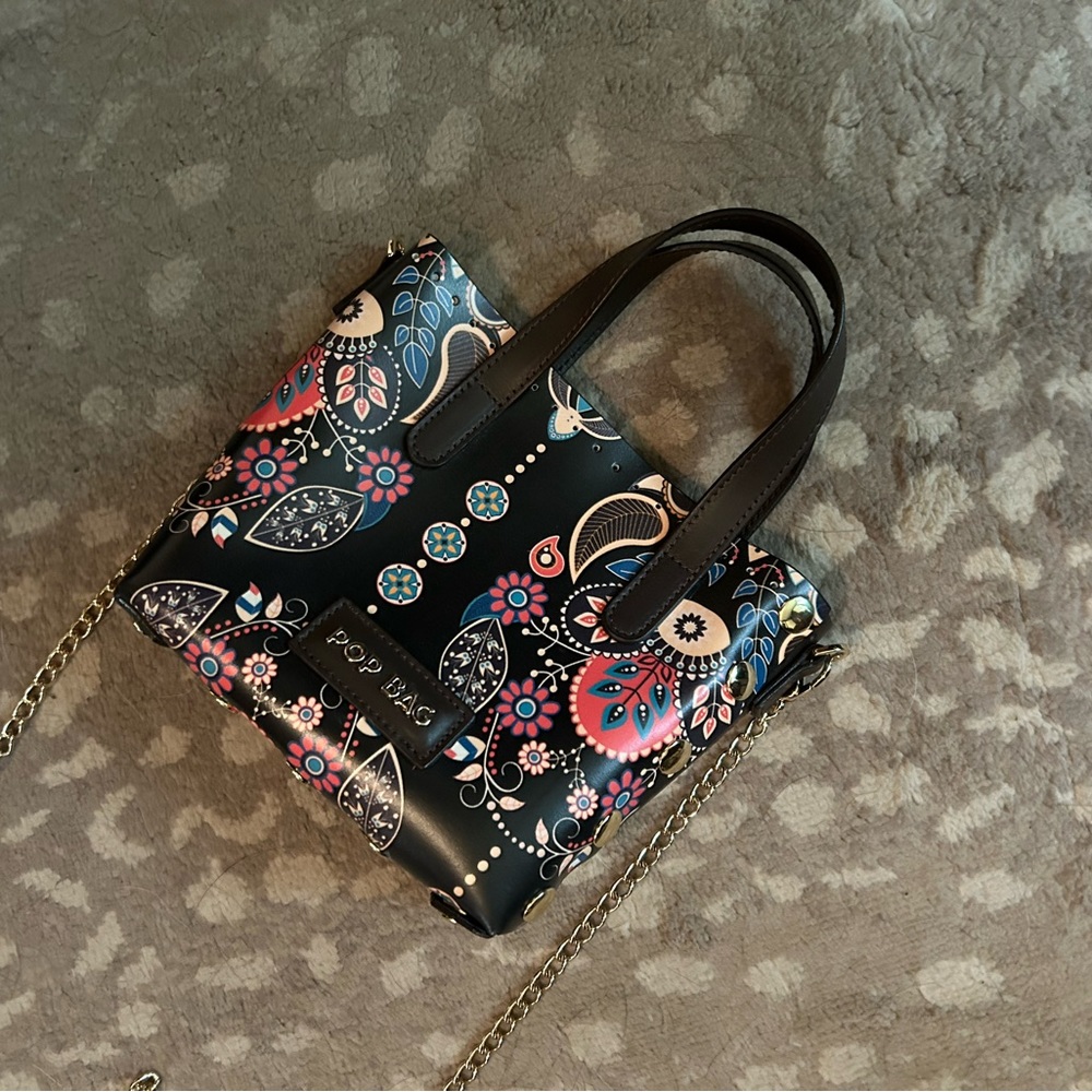 Very unique petite tote never used - Picture 6 of 7